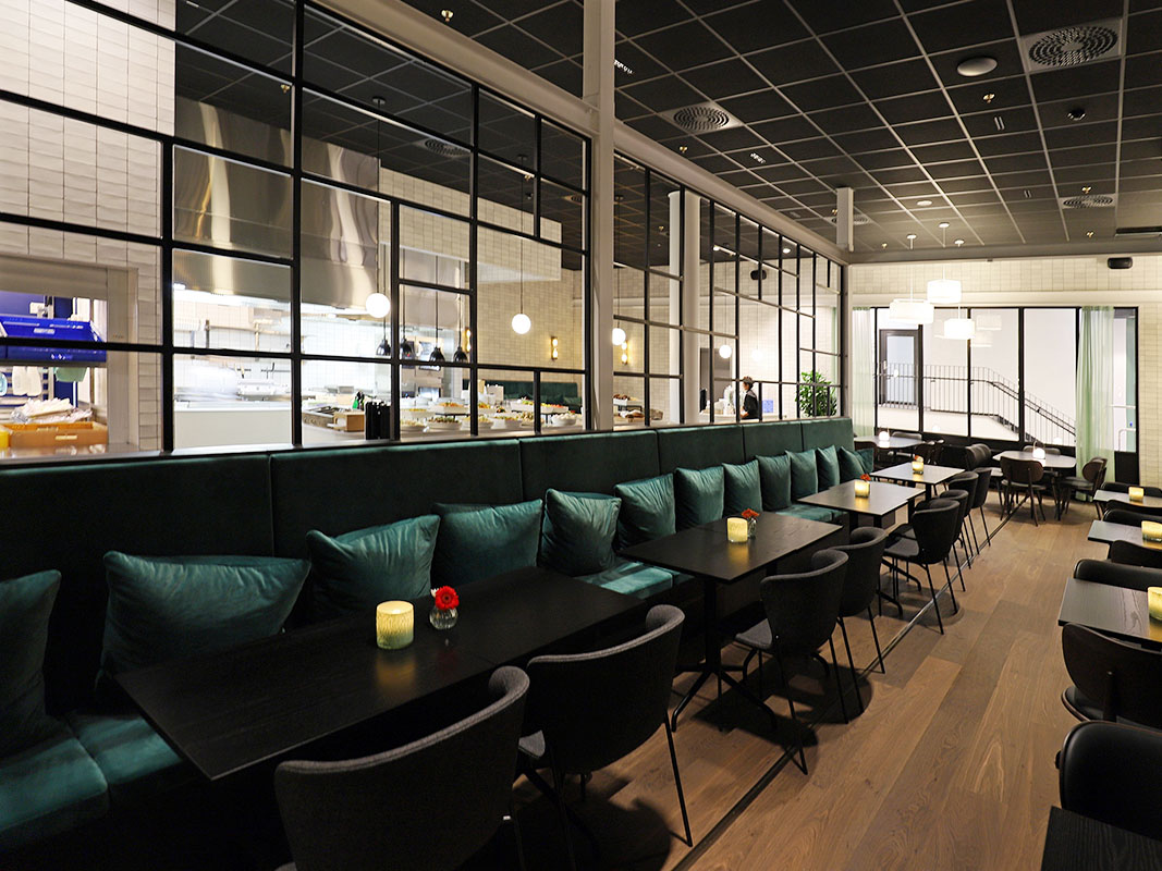 Buffet restaurant Ms. Farmer - 24-01.jpg